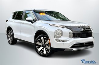 New 2025 Mitsubishi Outlander SE image 1