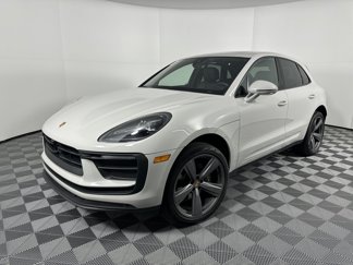 Certified 2025 Porsche Macan image 1