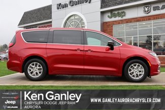 New 2025 Chrysler Pacifica Select image 1