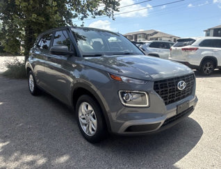 Used 2021 Hyundai Venue SE image 1