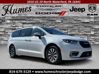 Used 2023 Chrysler Pacifica Touring-L image 1