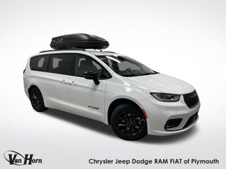 New 2025 Chrysler Pacifica Select w/ Fav Edition Package image 1