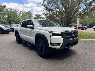 Used 2025 Nissan Frontier SL image 1