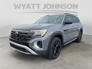New 2025 Volkswagen Atlas Peak Edition SE image 1