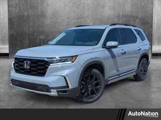 New 2025 Honda Pilot Touring image 1