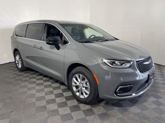 New 2025 Chrysler Pacifica Select image 1