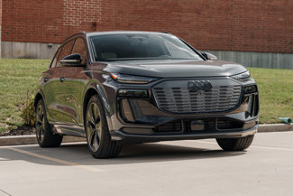 Used 2025 Audi SQ6 e-tron Prestige image 1