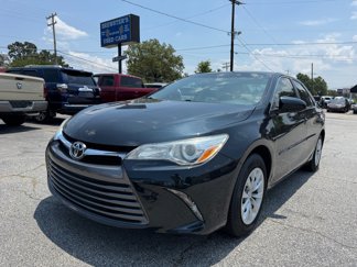 Used 2015 Toyota Camry LE image 1