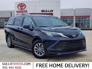 Certified 2025 Toyota Sienna LE image 1
