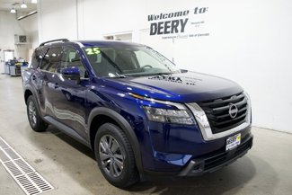 Used 2025 Nissan Pathfinder SV image 1