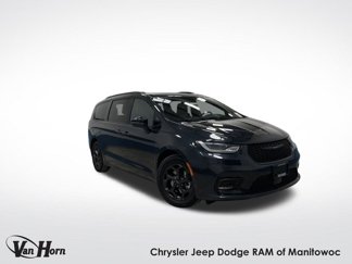 Used 2021 Chrysler Pacifica Limited w/ Uconnect Theater Family Group image 1
