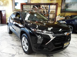 Used 2025 Chevrolet Trax LS image 1