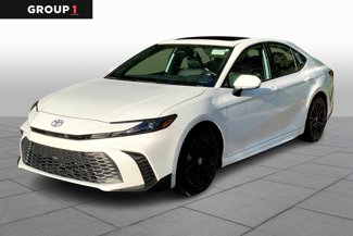 Used 2025 Toyota Camry SE image 1