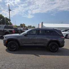 Used 2022 Jeep Grand Cherokee Laredo w/ Luxury Tech Group I image 1