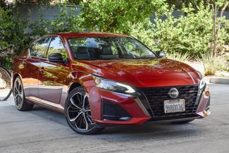 Used 2023 Nissan Altima 2.5 SR w/ SR Premium Package image 1