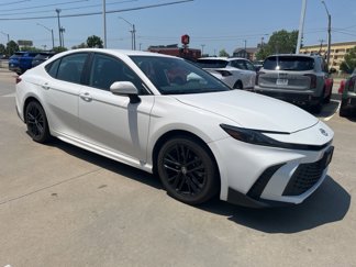 Used 2025 Toyota Camry SE image 1