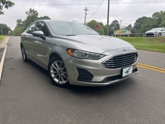 Used 2019 Ford Fusion SE image 1