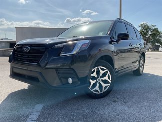 Used 2023 Subaru Forester Premium image 1