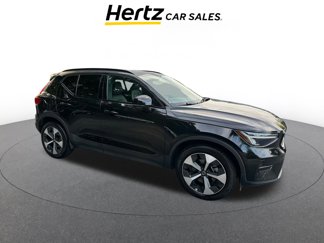 Used 2024 Volvo XC40 B5 Core image 1