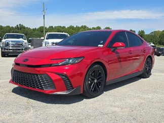 Used 2025 Toyota Camry SE image 1