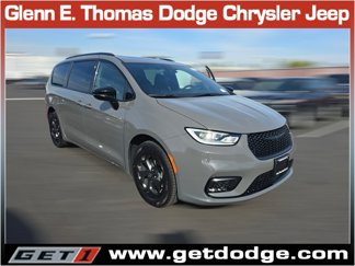 New 2025 Chrysler Pacifica Premium image 1