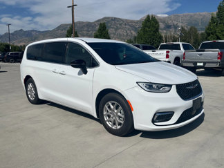 Used 2025 Chrysler Pacifica Select image 1