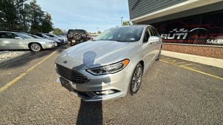 Used 2017 Ford Fusion SE w/ Fusion SE Technology Package image 1