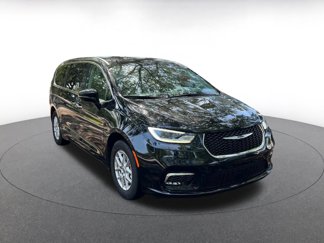 Used 2024 Chrysler Pacifica Touring-L image 1