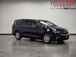 New 2026 Chrysler Pacifica Select image 1
