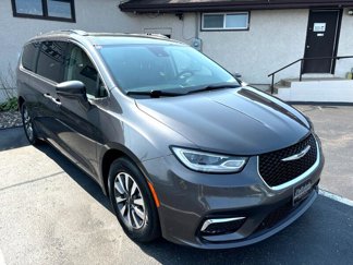 Used 2021 Chrysler Pacifica Touring-L image 1