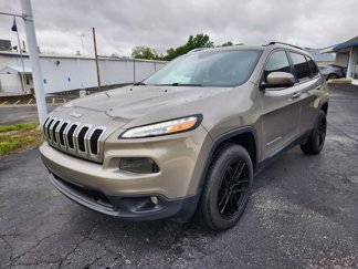 Used 2017 Jeep Cherokee Latitude w/ Comfort/Convenience Group image 1