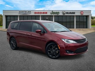 Used 2020 Chrysler Pacifica Touring w/ S Appearance Package image 1