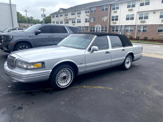 Used 1996 Lincoln Town Car Executive image 1