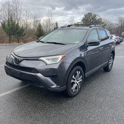 Used 2018 Toyota RAV4 LE image 1