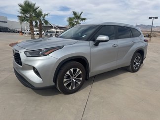 Used 2023 Toyota Highlander XLE image 1