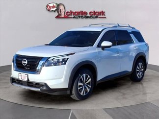 New 2025 Nissan Pathfinder SL image 1