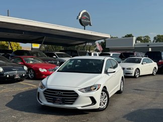 Used 2017 Hyundai Elantra SE image 1