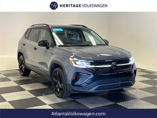 Certified 2024 Volkswagen Taos SE image 1