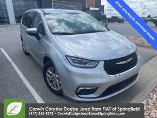 Used 2023 Chrysler Pacifica Touring-L image 1