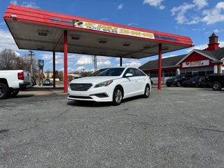 Used 2017 Hyundai Sonata SE image 1