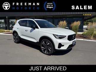 Used 2025 Volvo XC40 B5 Plus image 1