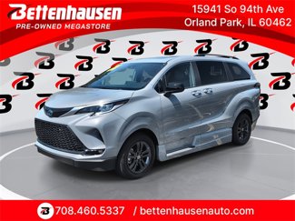 Used 2024 Toyota Sienna XSE image 1