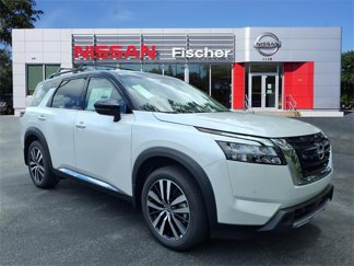 New 2025 Nissan Pathfinder Platinum image 1