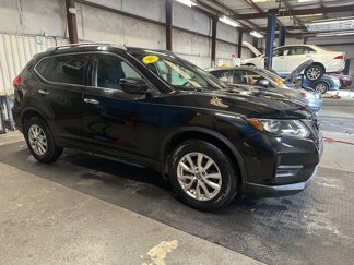 Used 2017 Nissan Rogue SV image 1