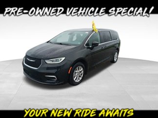 Used 2023 Chrysler Pacifica Touring-L image 1
