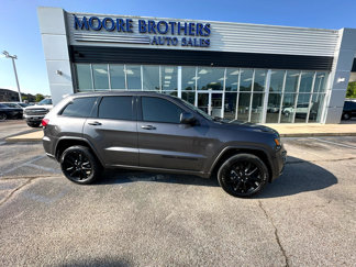 Used 2020 Jeep Grand Cherokee Altitude image 1