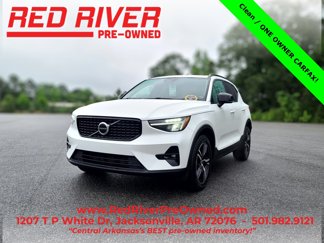 Used 2023 Volvo XC40 B5 Plus image 1