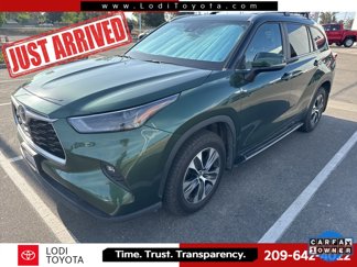 Used 2023 Toyota Highlander XLE image 1
