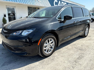 Used 2022 Chrysler Voyager LX image 1