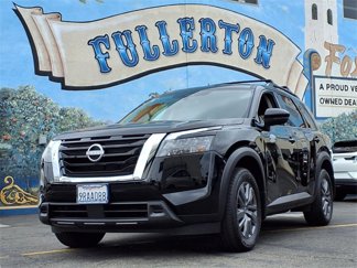 Used 2025 Nissan Pathfinder SV image 1